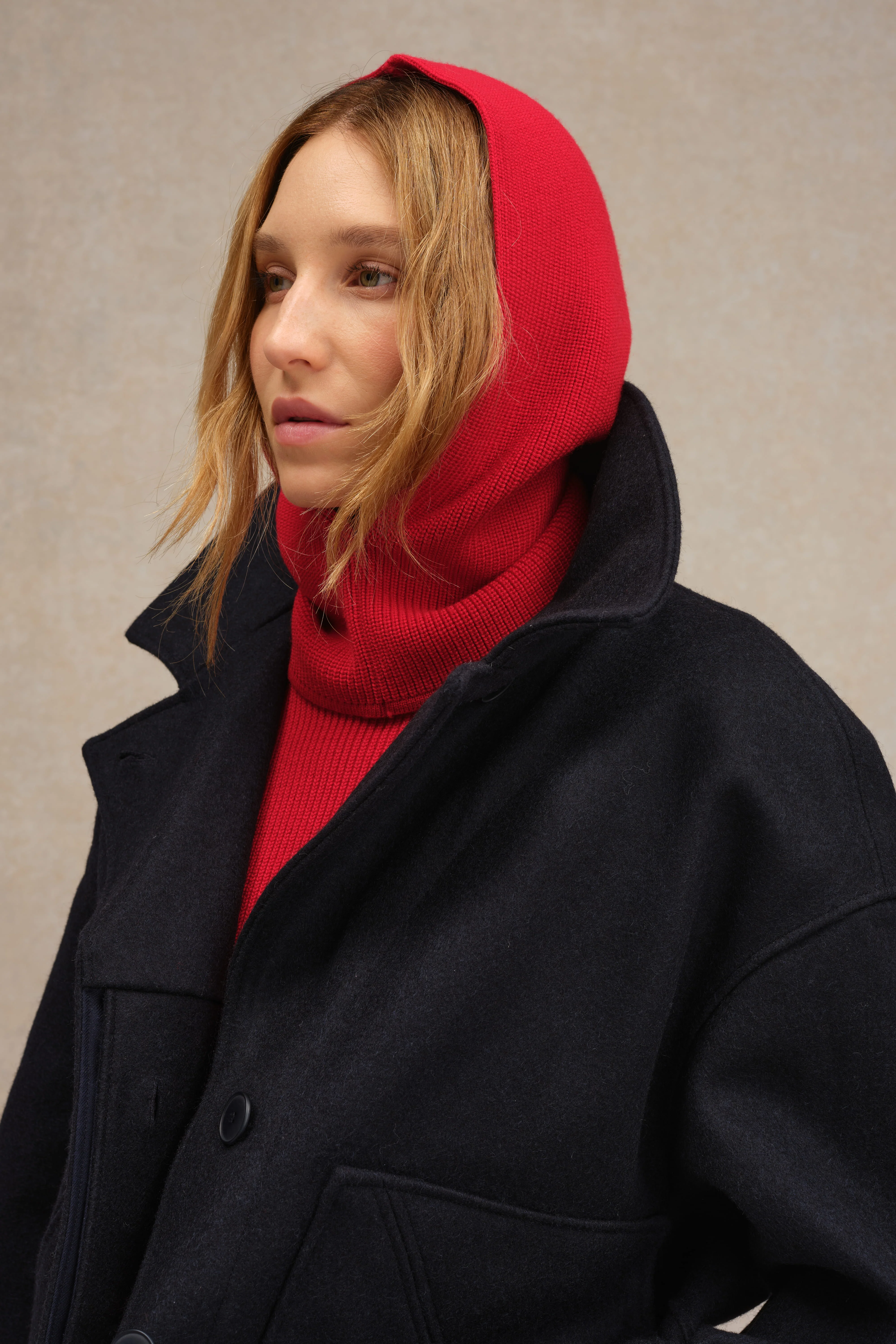Cagoule rouge en laine mérinos pour femme - Image 3