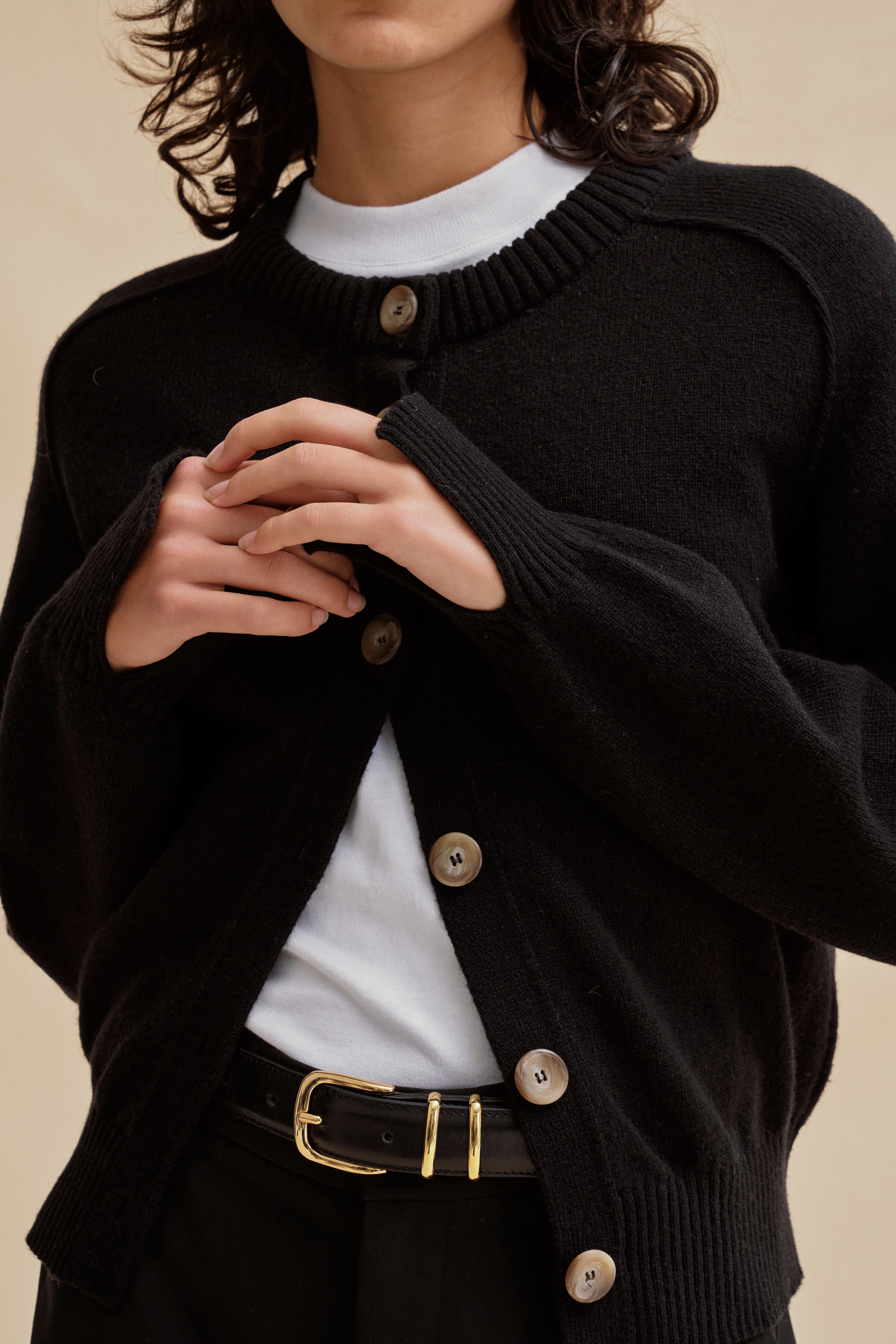 Cardigan noir en laine mérinos pour femme - Image 2