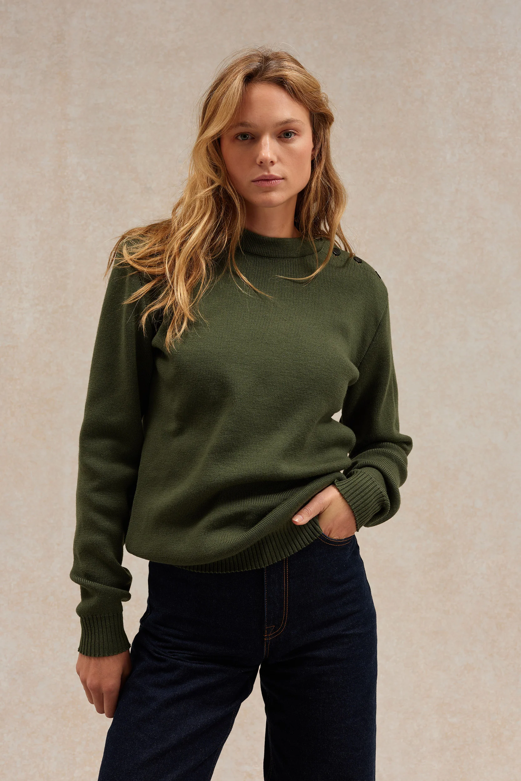 Pull marin ample olive kaki en laine mérinos pour femme - Image 3