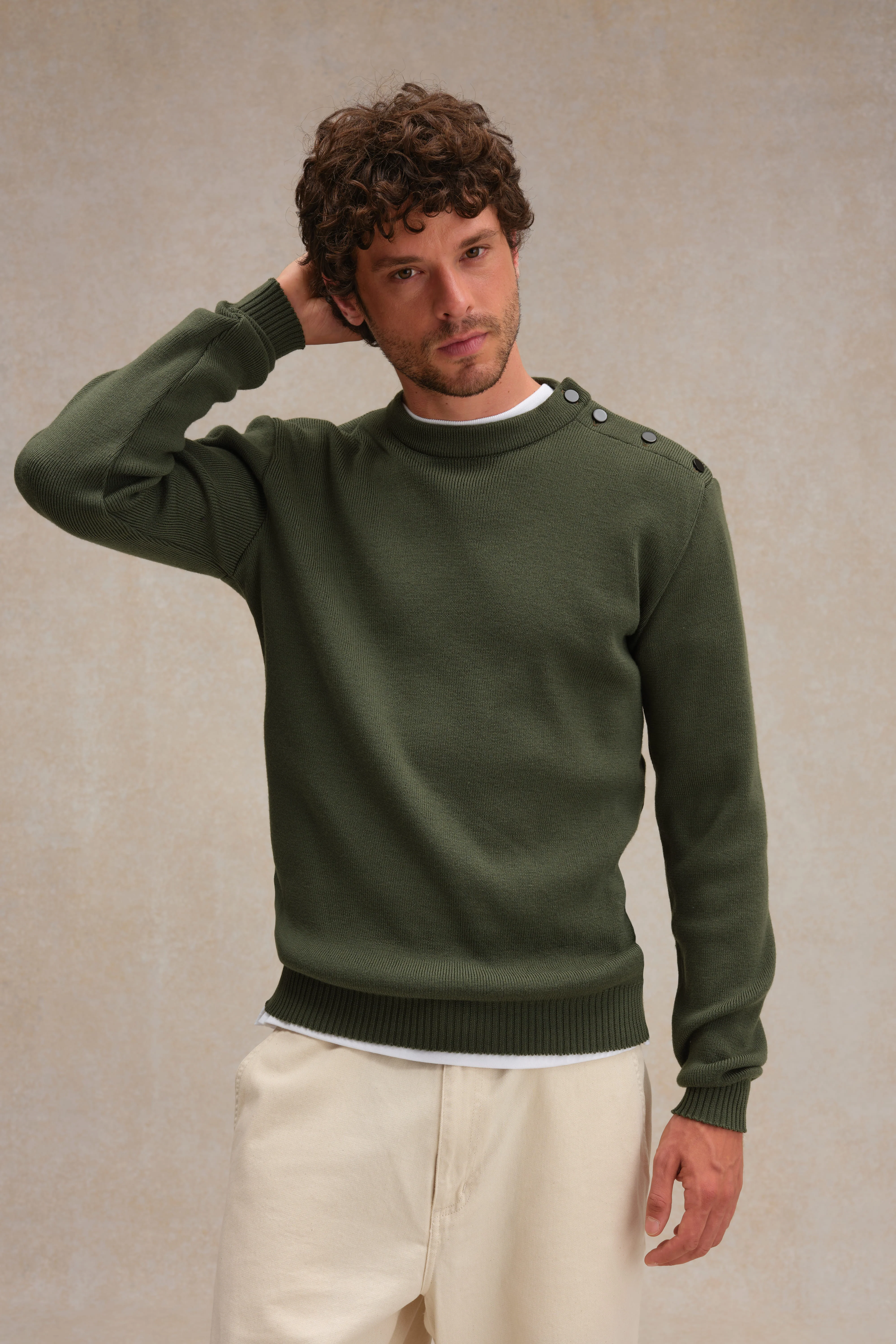 Pull marin ample olive kaki en laine mérinos pour homme - Image 2