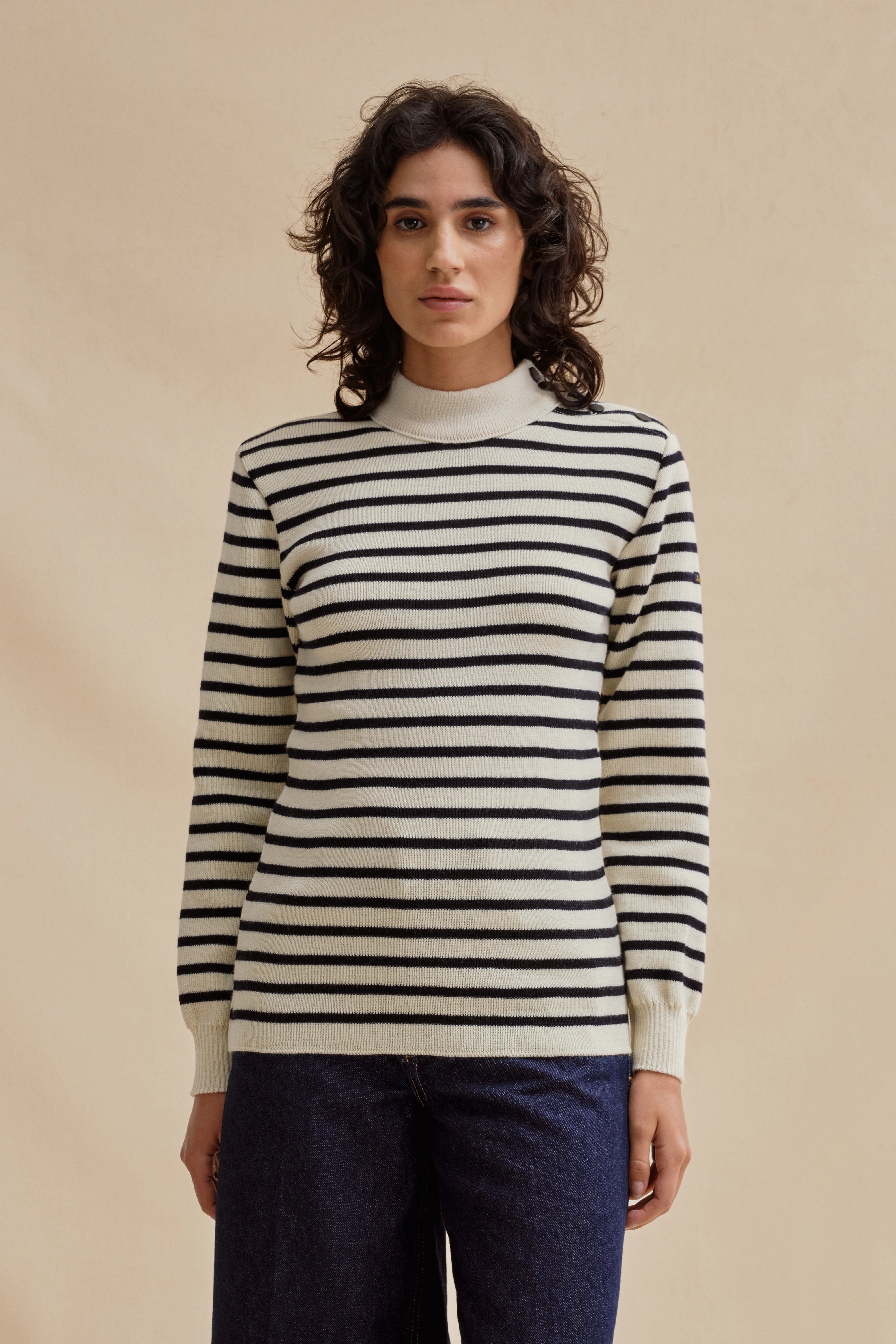 Pull marin écru et bleu marine pour femme - Image 3