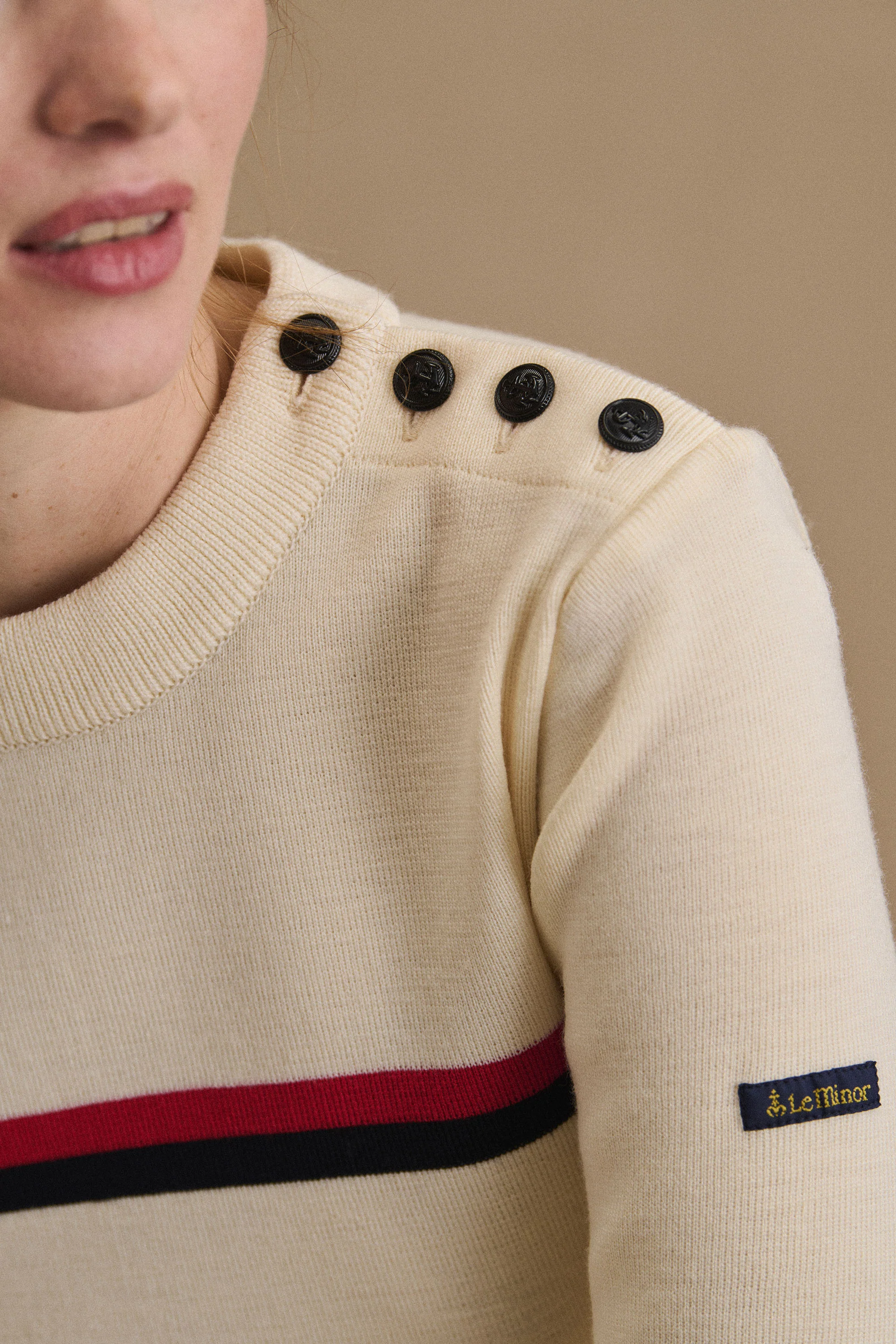 Pull marin en laine mérinos écru avec rayure pour femme - Image 4