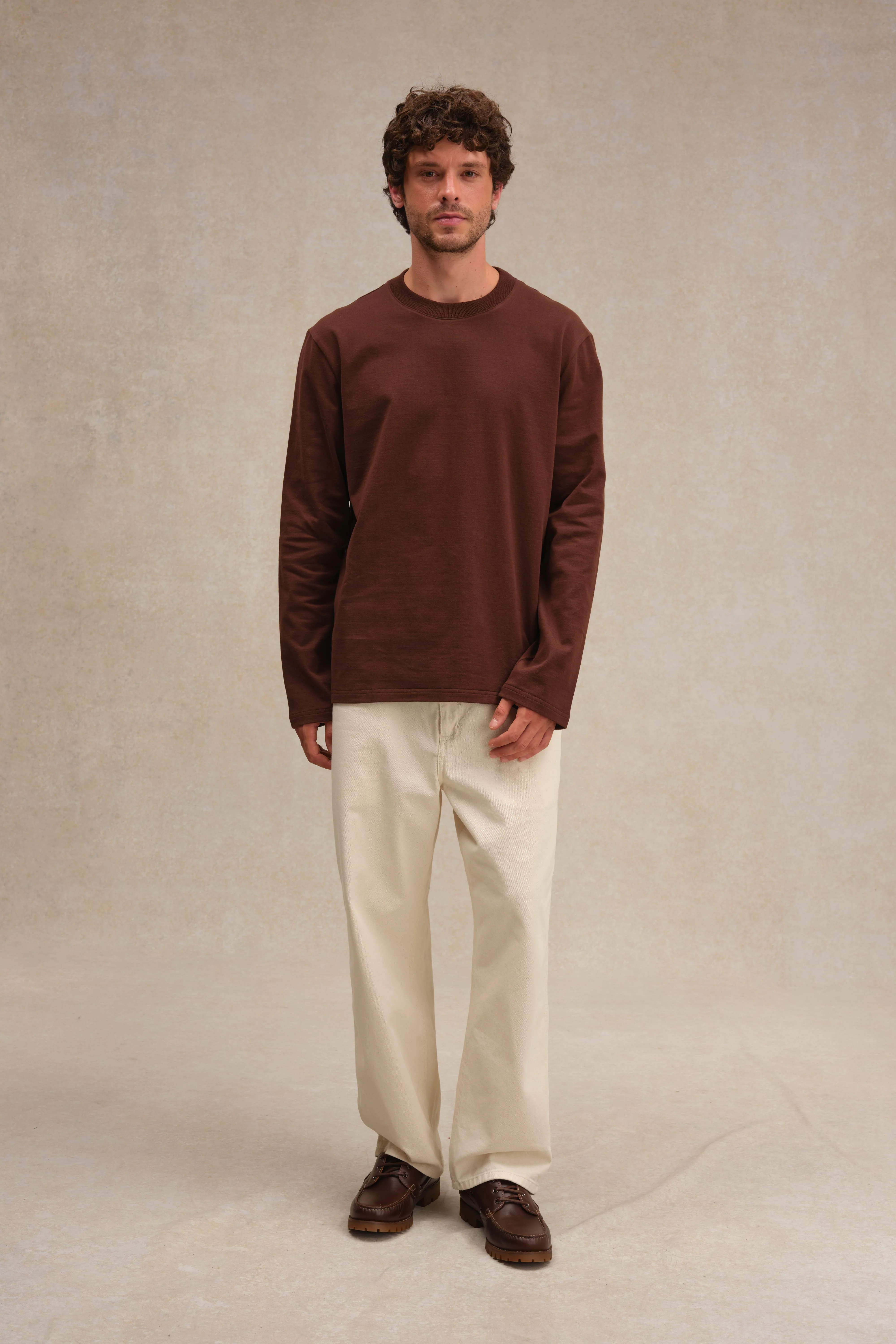T-shirt marron chocolat à manches longues en coton pour homme - Image 3