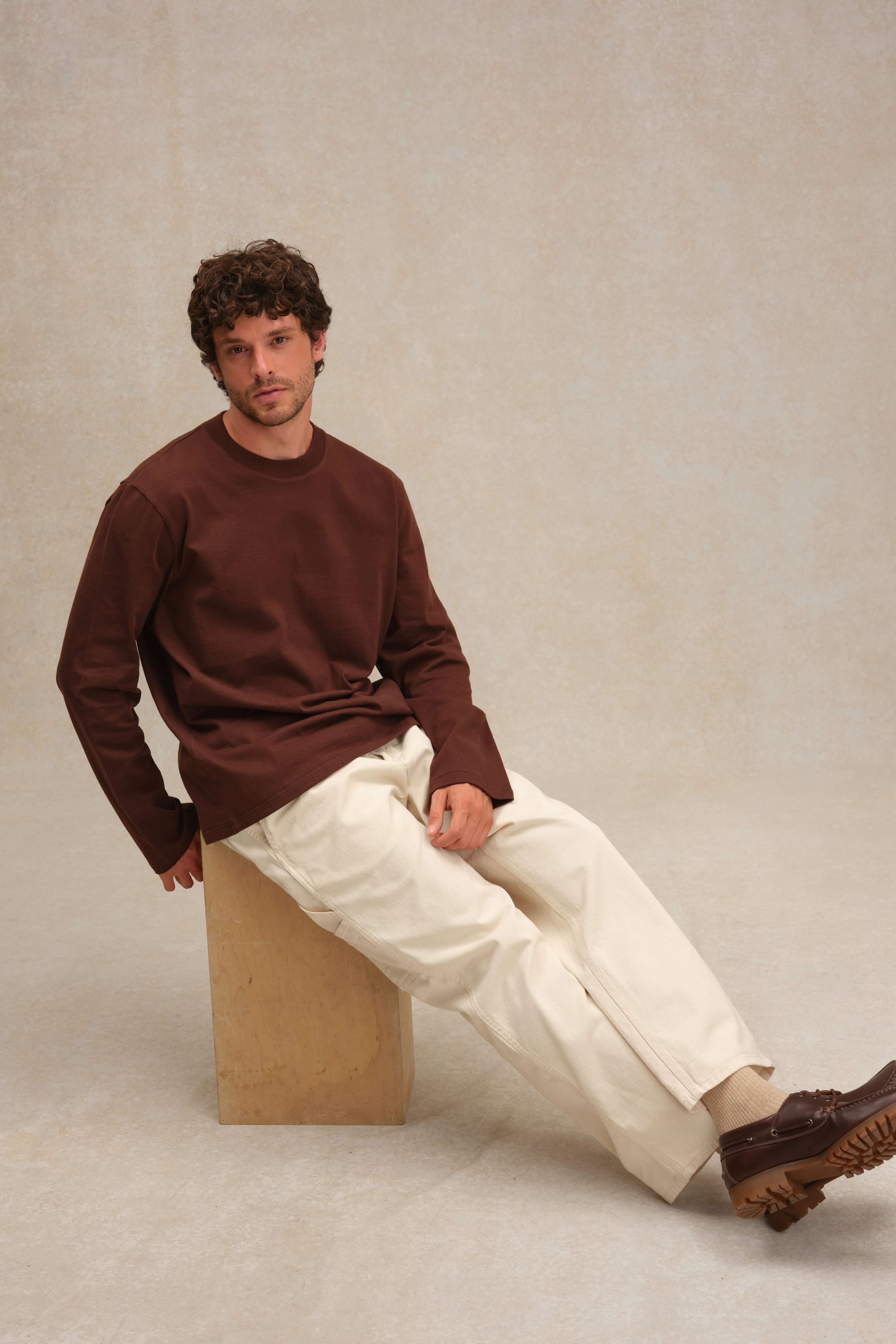 T-shirt marron chocolat à manches longues en coton pour homme - Image 4