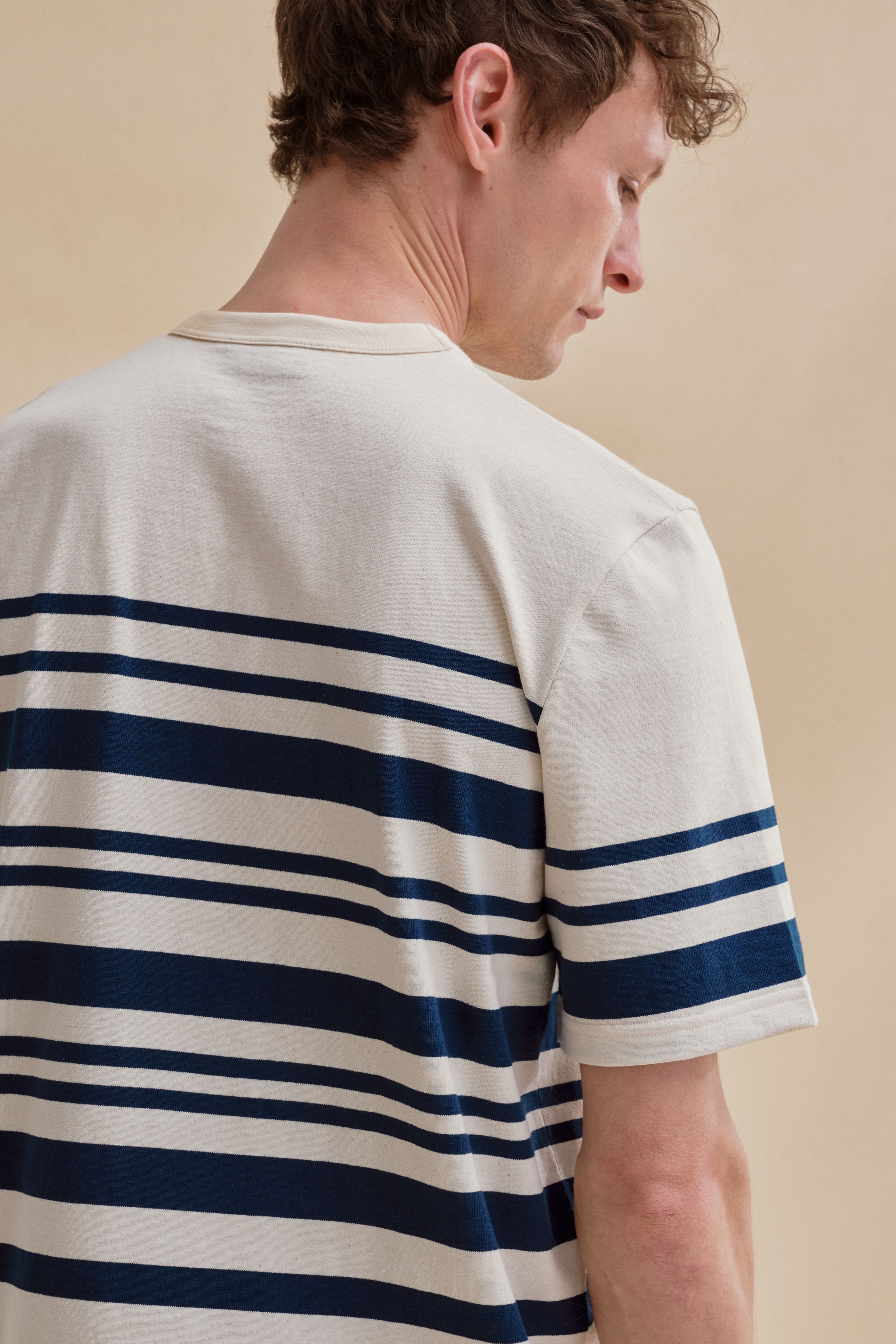 T-shirt marin rayures irrégulières pour homme - Image 2